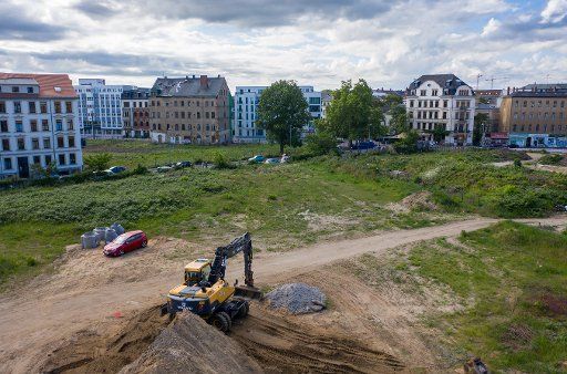 29 May 2020, Saxony, Leipzig: View of a wasteland on Brandenburger Straße next to the main station. According to the city, the wasteland in the middle of Leipzig\