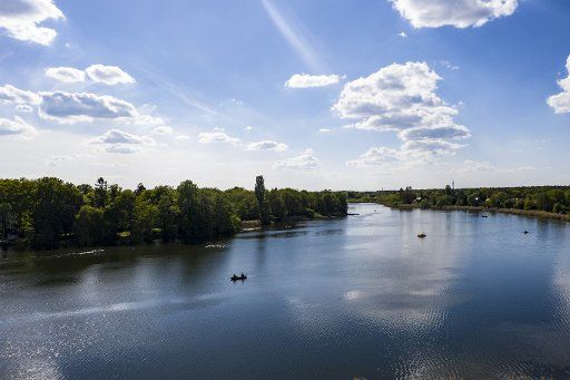 12 May 2020, Brandenburg, Falkensee: Blue skies can be seen over the Falkenhagener See in the Brandenburg town of Falkensee. The Falkenhagener See is located on the north-western edge of Berlin and belongs to the city of Falkensee, in the district of Havelland. (shot with a drone). Photo: Paul Zinken\/dpa-zb-Zentralbild\/