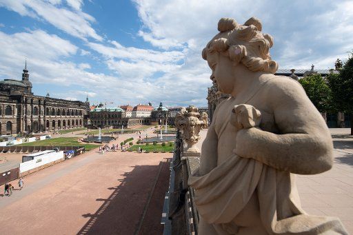 24 July 2020, Saxony, Dresden: Tourists stand in the inner courtyard of the kennel. (to dpa "Archaeologists search for baroque garden in Dresden Zwinger") Photo: Sebastian Kahnert\/dpa-Zentralbild\/dpa
