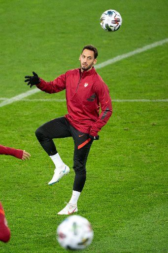 06 October 2020, North Rhine-Westphalia, Cologne: Football: Turkish national team, training, the day before the test international match against Germany. Hakan Calhanoglu in action during the training of the Turkish national team in the RheinEnergie - Stadium. Photo: Federico Gambarini\/dpa