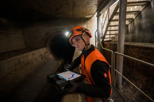 12 October 2020, Hessen, Kassel: Daniel Ziegler, specialist for pipe, sewer and industrial service at "Kasselwasser" inspects a sewer. "Kasselwasser" is a company owned by the city of Kassel with about 170 employees. The sewer network has a total length of 840 km. The wastewater is treated in a central sewage treatment plant. Photo: Andreas Arnold\/dpa