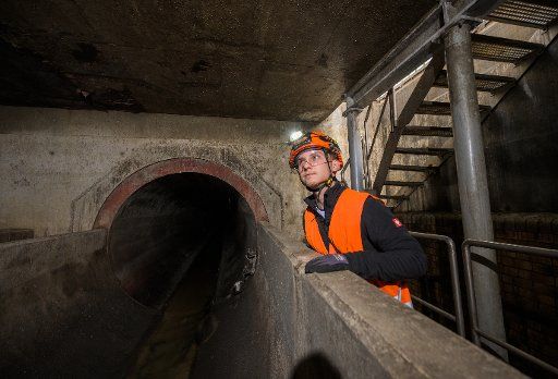 12 October 2020, Hessen, Kassel: Daniel Ziegler, specialist for pipe, sewer and industrial service at "Kasselwasser" inspects a sewer. "Kasselwasser" is a company owned by the city of Kassel with about 170 employees. The sewer network has a total length of 840 km. The wastewater is treated in a central sewage treatment plant. Photo: Andreas Arnold\/dpa