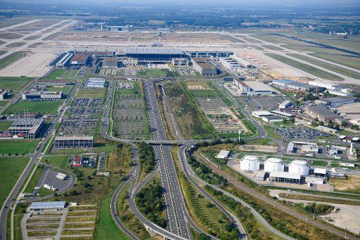 15 September 2020, Brandenburg, Schönefeld: Aerial view of the future airport Berlin Brandenburg "Willy Brandt". After a short transitional period, the capital city airport is to replace the current airports Tegel and Schönefeld. Photo: Soeren Stache\/dpa-Zentralbild\/ZB