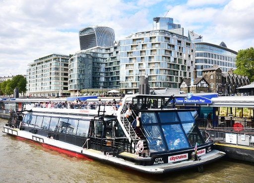 07 September 2019, United Kingdom, London: Excursion boat on the Thames Photo: Waltraud Grubitzsch\/dpa-Zentralbild\/ZB