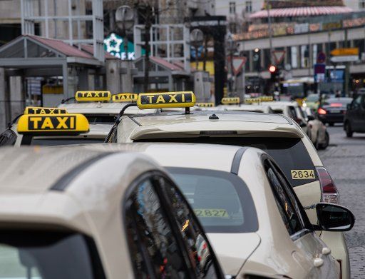 30 November 2020, Berlin: Taxis are available at Hardenbergplatz. The Taxi Association assumes that every third taxi could be deregistered by the end of the year. Because of the partial lockdown, drivers have had hardly any orders since the beginning of November. Photo: Paul Zinken\/dpa