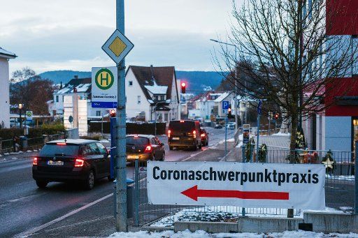04 December 2020, Baden-Wuerttemberg, Tuttlingen: A poster with the reference to a "corona practice" hangs on a fence. The city of Tuttlingen is currently one of the nationwide corona hotspots and on Friday presented stricter measures for local containment of the pandemic. Photo: Philipp von Ditfurth\/dpa