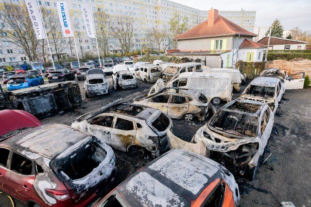 14 April 2021, Berlin: Burned cars are seen on the premises of a car dealership in Berlin-Köpenick. A total of 14 cars had burned, including electric vehicles. There was initially no information on the cause of the fire. Photo: Christoph Soeder\/dpa