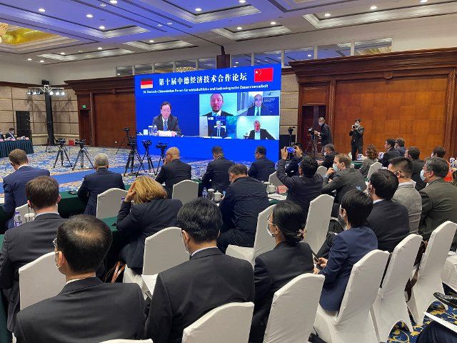 28 April 2021, China, Peking: On the occasion of the German-Chinese government consultations, around 100 company representatives are meeting in Beijing to discuss economic relations. Participants were also present from Germany. Photo: Andreas Landwehr\/dpa
