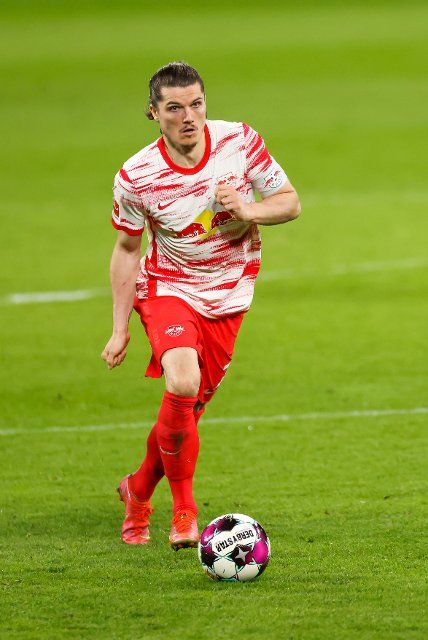 16 May 2021, Saxony, Leipzig: Football: Bundesliga, Matchday 33, RB Leipzig - VfL Wolfsburg at Red Bull Arena Leipzig. Leipzig midfielder Marcel Sabitzer on the ball. Photo: Jan Woitas\/dpa-Zentralbild\/dpa - IMPORTANT NOTE: In accordance with the regulations of the DFL Deutsche Fußball Liga and\/or the DFB Deutscher Fußball-Bund, it is prohibited to use or have used photographs taken in the stadium and\/or of the match in the form of sequence pictures and\/or video-like photo series