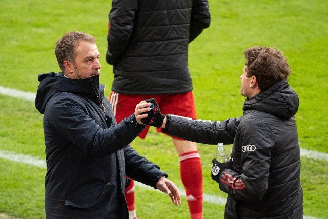 20 March 2021, Bavaria, Munich: Football: Bundesliga, Bayern Munich - VfB Stuttgart, Matchday 26 at Allianz Arena. Coach Hansi Flick of FC Bayern München (l) and Thomas Müller of FC Bayern München shake hands after the match. Photo: Matthias Balk\/dpa - IMPORTANT NOTE: In accordance with the regulations of the DFL Deutsche Fußball Liga and\/or the DFB Deutscher Fußball-Bund, it is prohibited to use or have used photographs taken in the stadium and\/or of the match in the form of sequence pictures and\/or video-like photo series