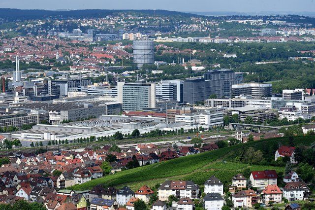 23 June 2021, Baden-Wuerttemberg, Stuttgart: The headquarters of the Daimler AG automobile group with the main plant of the Mercedes-Benz car brand in Stuttgart Photo: Bernd Weißbrod\/dpa