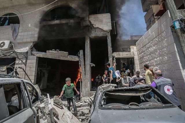 20 May 2021, Palestinian Territories, Gaza City: Palestinians inspect the damages in a building after it was hit during an Israeli airstrikes, amid the escalating flare-up of Israeli-Palestinian violence. Photo: Mohammed Talatene\/dpa