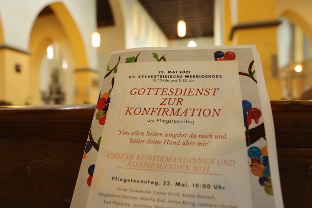 23 May 2021, Saxony-Anhalt, Wernigerode: A program booklet for the confirmation service is in St. Sylvestri Church. Confirmations were held on Pentecost Sunday in the New Evangelical Church Parish. Because of the Corona pandemic, masks had to be worn in the church. Photo: Matthias Bein\/dpa-Zentralbild\/dpa