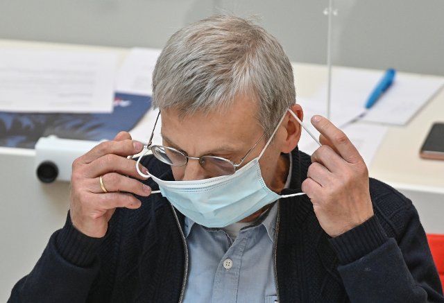 19 May 2021, Brandenburg, Potsdam: Hans-Christoph Berndt, leader of the AfD parliamentary group in Brandenburg, takes off his mouth-nose guard at a session of the state parliament. Photo: Patrick Pleul\/dpa-Zentralbild\/ZB