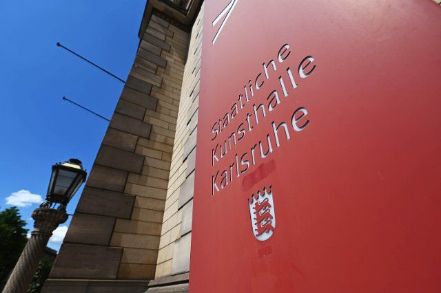 29 May 2021, Baden-Wuerttemberg, Karlsruhe: Exterior photograph of the Staatliche Kunsthalle Karlsruhe with the lettering "Staatliche Kunsthalle Karlsruhe". Photo: Uli Deck\/dpa