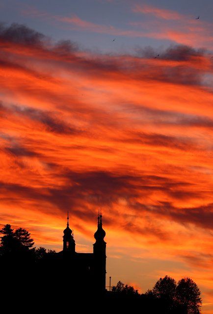 02 June 2021, Bavaria, Würzburg: The setting sun colours the sky above the pilgrimage church Käppele in shades of red. Photo: Karl-Josef Hildenbrand\/dpa