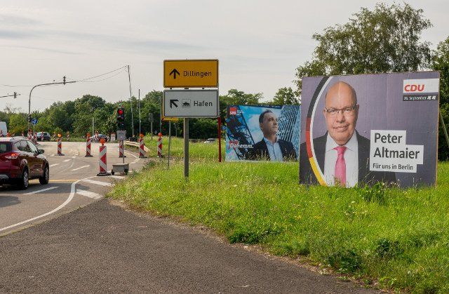 21 August 2021, Saarland, Dillingen: Election posters show Federal Minister of Economics Peter Altmaier (CDU) Federal Minister of Foreign Affairs Heiko Maas (SPD) right next to each other. (to dpa "Interesting facts about the federal election from the Saarland") Photo: Harald Tittel\/dpa