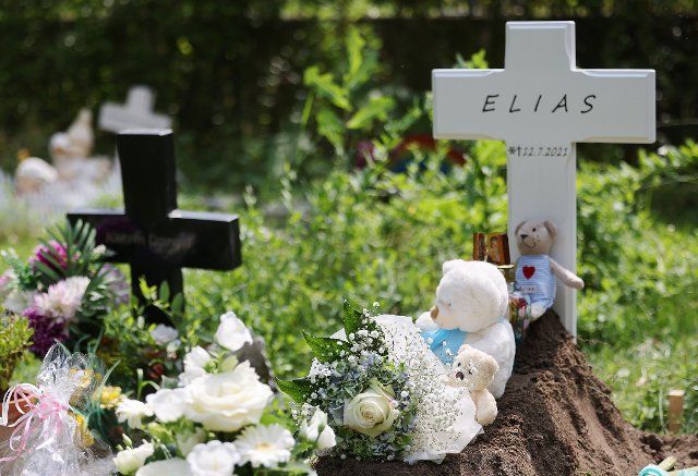 22 July 2021, North Rhine-Westphalia, Cologne: A cross with the name Elias stands at a grave in the North Cemetery. The baby who was found dead in front of a baby hatch in Cologne last week has been buried. The dead boy had been discovered outside the baby hatch in front of a women\
