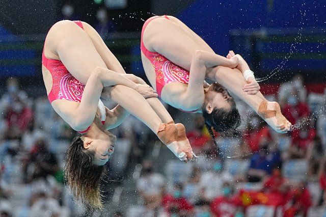 25 July 2021, Japan, Tokio: Swimming: Olympics, water diving - synchronized diving 3m, women at Tokyo Aquatics Centre. China\