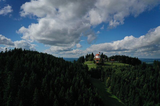 29 September 2021, Bavaria, Bernbeuren: The sky above the church of St. George on the 1055-meter-high Auerberg is cloudy from time to time (aerial photograph taken with a drone). Photo: Karl-Josef Hildenbrand\/dpa