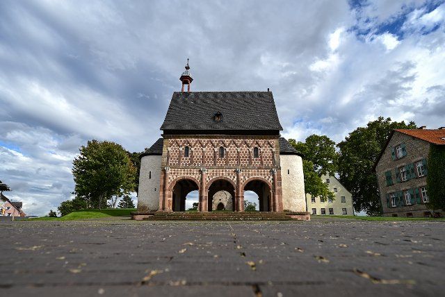 29 September 2021, Hessen, Lorsch: The so-called Gate Hall or King\