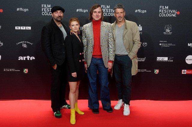 23 October 2021, North Rhine-Westphalia, Cologne: Director Tobi Baumann (l-r), actors Sinje Irslinger and Lars Eidinger and director Wolfgang Groos arrive at the screening of the TVNOW series Faking Hitler at Film Festival Cologne. Photo: Henning Kaiser\/dpa