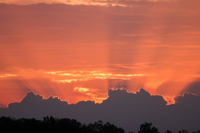 15 September 2021, Saxony, Leipzig: The sun rises behind the clouds on the outskirts of Leipzig. Photo: Jan Woitas\/dpa-Zentralbild\/dpa
