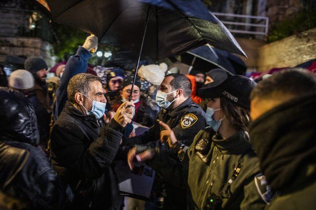 19 January 2022, Israel, Jerusalem: Palestinian and Israeli activists confront police during a protest outside Jerusalem\