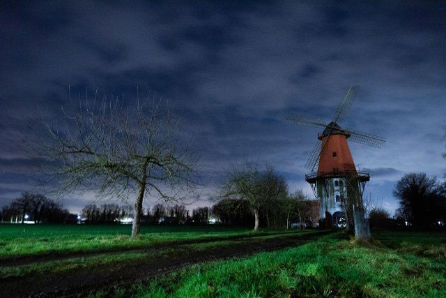 05 February 2022, Lower Saxony, Lavelsloh: The windmill Lavelsloh stands in the morning against a slightly cloudy sky. Photo: Lino Mirgeler\/dpa