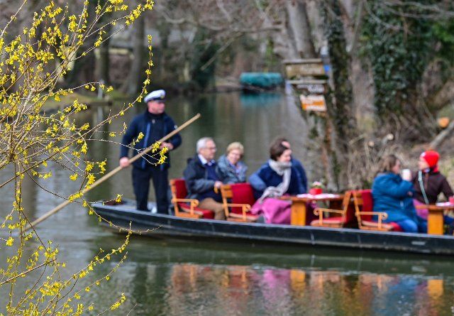 19 March 2022, Brandenburg, LÃ¼bbenau: People are traveling on a traditional Spreewald barge on a river (waterway). Photo: Patrick Pleul\/dpa-Zentralbild\/ZB