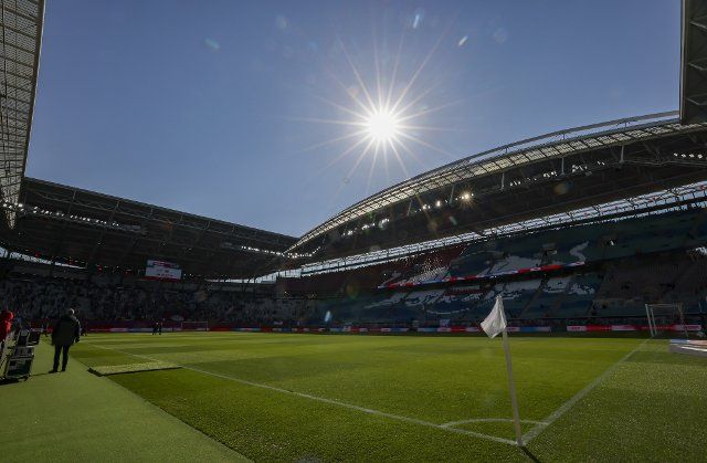 20 March 2022, Saxony, Leipzig: Soccer: Bundesliga, Matchday 27, RB Leipzig - Eintracht Frankfurt at the Red Bull Arena. The arena fills up in the best weather and sunshine. Photo: Jan Woitas\/dpa-Zentralbild\/dpa - IMPORTANT NOTE: In accordance with the requirements of the DFL Deutsche Fußball Liga and the DFB Deutscher Fußball-Bund, it is prohibited to use or have used photographs taken in the stadium and\/or of the match in the form of sequence pictures and\/or video-like photo series