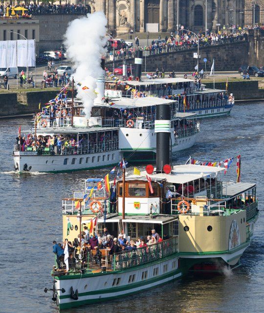 01 May 2022, Saxony, Dresden: With the signal of their steam sirens, the ships of the Saxon Steamship Company start their traditional parade on the Elbe in Dresden\