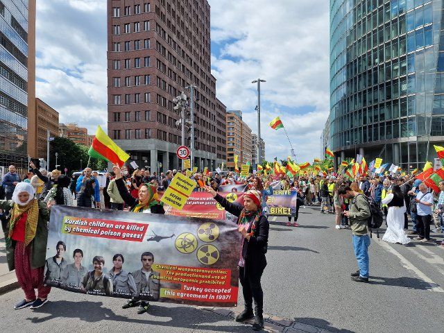 14 May 2022, Berlin: Kurds and supporters demonstrate against Turkish policy. According to police, the approximately 700 demonstrators walked from Potsdamer Platz to the Brandenburg Gate. Photo: Cevin Dettlaff\/dpa-Zentralbild\/dpa