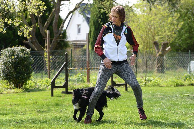 29 April 2022, Lower Saxony, Bockenem: Uta Opel trains with her dog Puku for a choreography in the sport of dogdancing. In dogdancing, dogs and humans perform rhythmic movements to music. Photo: Swen Pförtner\/dpa