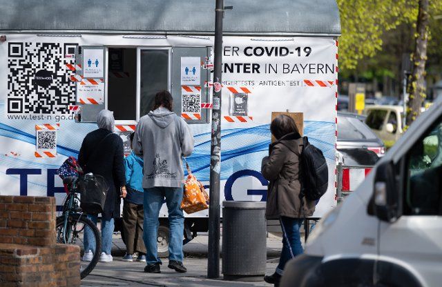 19 April 2022, Bavaria, Munich: A construction trailer with a Corona rapid test center stands in a square. Photo: Sven Hoppe\/dpa