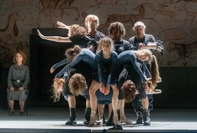 14 June 2022, Hamburg: The ensemble of the Federal Youth Ballet dances at the photo rehearsal of "The Invisibles." The premiere of John Neumeier\