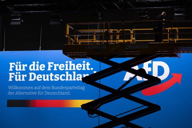 15 June 2022, Saxony, Riesa: Set-up work for the upcoming national party conference of the AfD (June 17-19, 2022) in the Sachsenarena. Photo: Sebastian Kahnert\/dpa