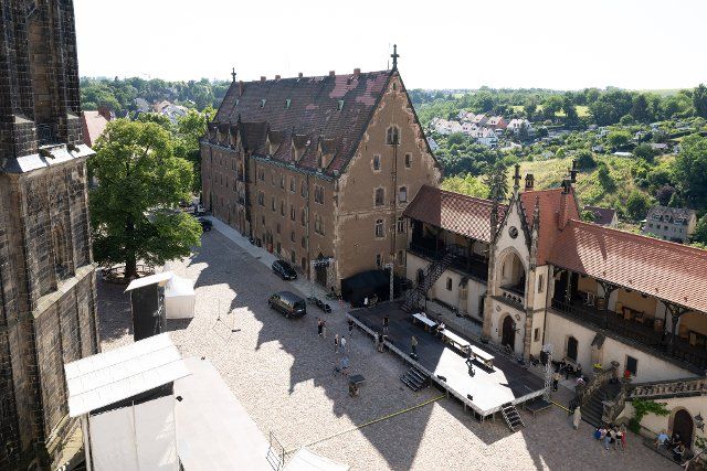 15 June 2022, Saxony, Meißen: The Kornhaus on the cathedral square. Resistance is mounting against a possible acquisition of the historic Meissen Kornhaus by the AfD. Photo: Sebastian Kahnert\/dpa