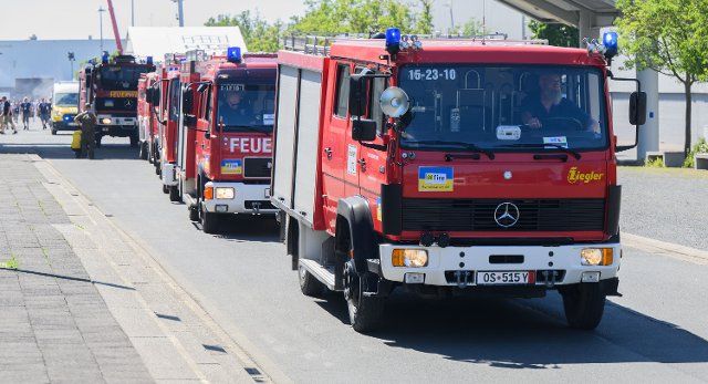 23 June 2022, Lower Saxony, Hanover: Six fire trucks for use in Ukraine start at a fundraising campaign by the aid organization @fire at the Interschutz trade fair. Since the beginning of the war in Ukraine, many fire engines have been destroyed and hundreds of vehicles have been donated since then. The other six fire trucks will be used in the regions of Kiev and Chernobyl. Photo: Julian Stratenschulte\/dpa