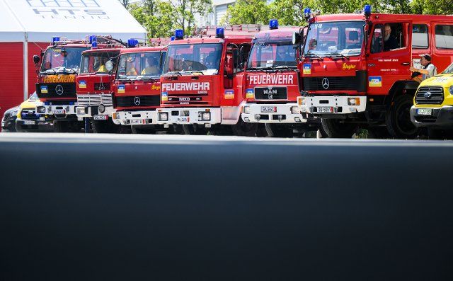 23 June 2022, Lower Saxony, Hanover: Six fire engines for use in Ukraine are on display at a fundraising campaign by the aid organization @fire at the Interschutz trade fair. Since the beginning of the war in Ukraine, many fire engines have been destroyed and hundreds of vehicles have been donated since then. The other six fire engines are to be used in the regions of Kiev and Chernobyl. Photo: Julian Stratenschulte\/dpa