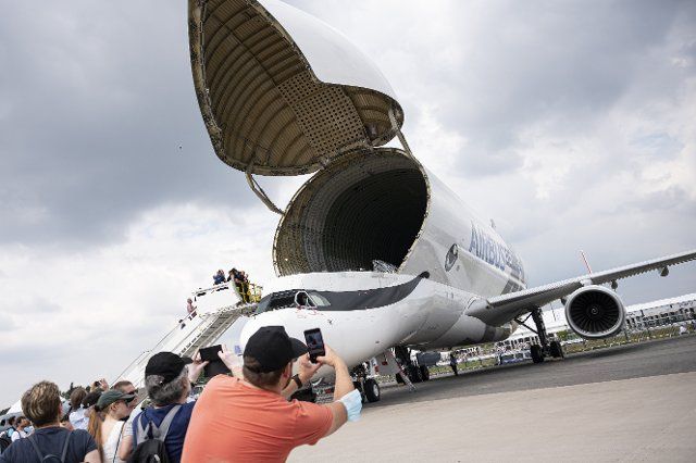 25 June 2022, Brandenburg, Schönefeld: People stand in front of an Airbus Beluga XL at the International Aerospace Exhibition (ILA). The air show at Schönefeld Airport will be open from June 22 - 26, 2022. Photo: Fabian Sommer\/dpa