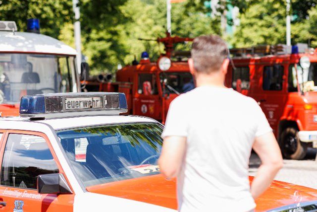 25 June 2022, Lower Saxony, Hanover: Various historic fire engines are parked on Trammplatz in downtown Hanover for the 29th German Firefighters\