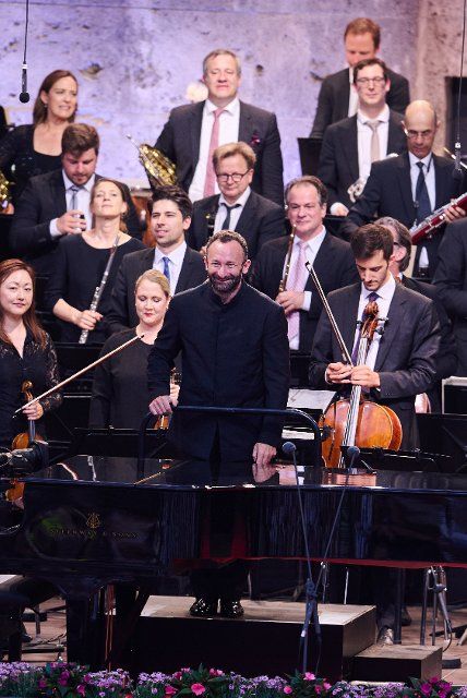 25 June 2022, Berlin: The Berliner Philharmoniker traditionally give their final concert of the season under conductor Kirill Petrenko at Berlin\