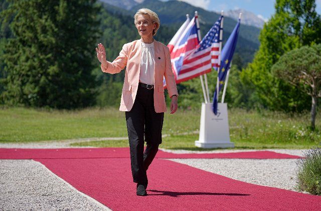 26 June 2022, Bavaria, Elmau: Ursula von der Leyen, President of the European Commission (EU), is coming to the G7 Summit at Schloss Elmau . Germany is hosting the G7 summit of economically strong democracies from June 26 to 28, 2022. On the first day of the summit, the global economic situation, climate protection and foreign and security policy with sanctions against Russia will be discussed. Photo: Michael Kappeler\/dpa