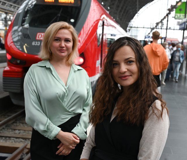 01 July 2022, Hessen, Frankfurt\/Main: Zhanna Sirchenko (l) and Oksana Tryndiuk, who both fled Kiev in early March 2022, take part in a Deutsche Bahn AG press event on the interim results of the job counseling program for Ukrainian refugees at Frankfurt Central Station. In cooperation with the employment agency, the state-owned company runs a special program for Ukrainians with three counseling centers and a hotline. Deutsche Bahn AG plans to hire even more people in Germany this year than previously planned. Photo: Arne Dedert\/dpa