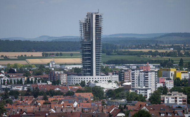 04 July 2022, Baden-Wuerttemberg, Fellbach: The so-called Schwabenlandtower can be seen on the edge of Fellbach\