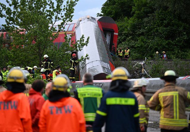 03 June 2022, Bavaria, Garmisch-Partenkirchen: Emergency and rescue forces on duty at the scene of the accident. Photo: Angelika Warmuth\/dpa