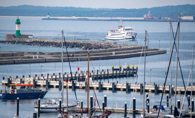 09 June 2022, Mecklenburg-Western Pomerania, Sassnitz: The excursion ship "Cap Arkona" sails in the port of Sassnitz on the island of Rügen. The 46-meter-long ship of the shipping company Adler-Schiffe sails in excursion traffic to the chalk coast and the sea bridges of the island of Rügen. Photo: Stefan Sauer\/dpa\/ZB