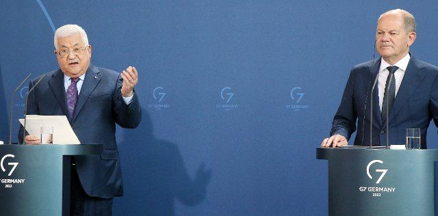 16 August 2022, Berlin: German Chancellor Olaf Scholz and Mahmoud Abbas. Photo: Wolfgang Kumm\/dpa