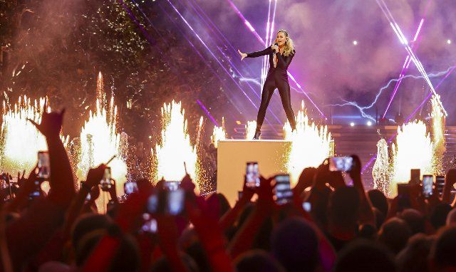 23 July 2022, Saxony, Leipzig: Helene Fischer sings on stage in the show "Das große Schlagercomeback". Photo: Jan Woitas\/dpa